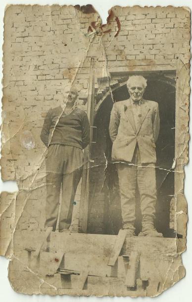 Vasile Ilas(paraclisier)-stanga;Gheorghe Stoica(dreapta)